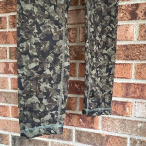 Lululemon  * Wunder Under Pant  Full-On Luon Roll Down EUC - Picture 9 of 14